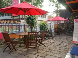 RedDoorz Plus @ Alun Alun Nganjuk，位于Nganjuk的酒店