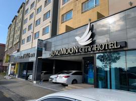 SH Jungmoon City Stay，位于西归浦市中文海滩的酒店
