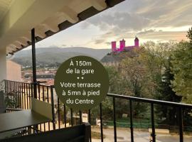 Studio Le Roof - Une vue splendide - Petit déjeuner inclus 1ère nuit - AUX 4 LOGIS，位于富瓦Foix Castle附近的酒店