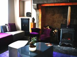 Chez Kahina ancien hôtel Robert，位于Giat的酒店