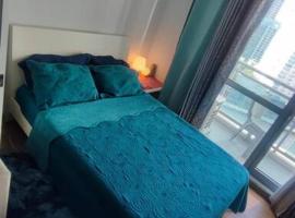 Aveline Suites Cozy Skyline View ACQUA Private Residences near Rockwell Makati，位于马尼拉的酒店