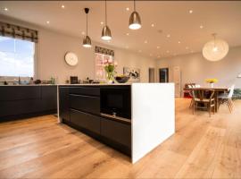 Townhouse - free parking, garden & games room，位于埃克塞特的酒店