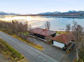 Hus med egen strandlinje，位于特罗姆瑟的海滩短租房