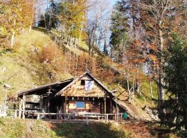 A Cottage in the Alps for hiking, cycling, skiing，位于耶塞尼采的乡村别墅