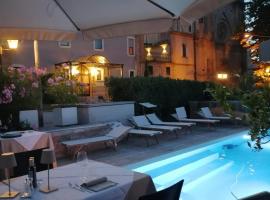 Hotel Borgo Pilotti，位于Penna San Giovanni的酒店