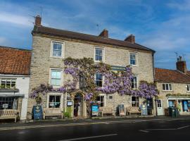 The Feathers Hotel, Helmsley, North Yorkshire，位于赫尔姆斯利的酒店