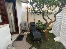 Sicily one room beach apartment front Eolie islands，位于斯帕达福拉的公寓