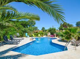 Amazing Home In Petreto Bicchisano With Outdoor Swimming Pool，位于Petreto-Bicchisano的度假屋