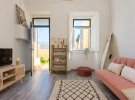 Cozy Apartment with Patio near Carcavelos Beach
