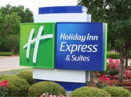 Holiday Inn Express and Suites - Nokomis - Sarasota South，位于诺科米斯的带停车场的酒店