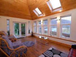 Rowan Cottage Highland retreat near Fort William，位于史宾桥的酒店