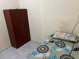 comfortable homeroom for upto 2 persons，位于沙迦的酒店