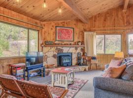 Serene Groveland Cabin Rental Near Yosemite!，位于格罗夫兰的度假屋