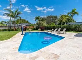 Hollywood Paradise Luxury 4BR 3BA Home and Outdoor Fun with Heated Pool