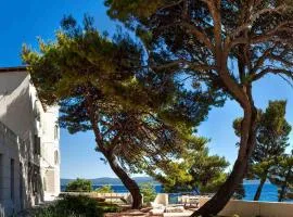 A beachfront villa near Omiš with a sauna and a gym