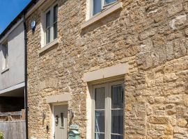 Beautiful Honeycomb Cottage in heart of Cotswolds，位于奇平诺顿的酒店