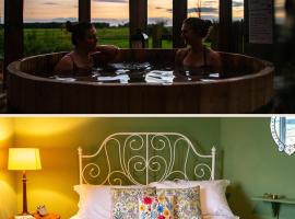 Country Cottage with Spa, Catering, Free Parking, Nature Reserve Walks, Views, Self Checkin，位于斯肯索普的酒店