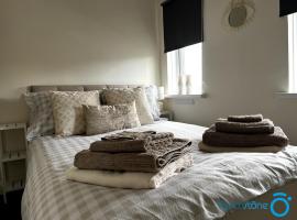 Stylish Cosy Home - M42, Airport, NEC & Train St，位于Sheldon的酒店