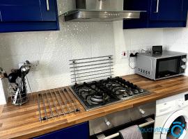 Stylish Cosy Home - M42, Airport, NEC & Train St，位于Sheldon的酒店