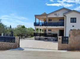 VILLA APARTMENTS FILIP with swimming pool