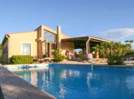 Hill-top haven with private pool and endless views