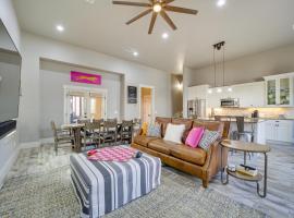 Carlton Landing Retreat with Eufaula Lake Access!，位于Canadian Fork的酒店