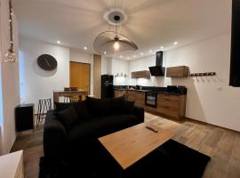 Appartement cosy centre ville，位于罗阿纳House of crafts附近的酒店