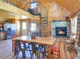 Riverfront Rumney Vacation Rental with Fire Pit!，位于Rumney的酒店