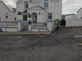 Ardhill House B&B The Diamond, in the Heart of Ardara Town , F94 C7X9，位于阿达拉的酒店