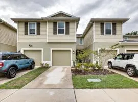 Brandon Duplex with Screened-In Porch and Pool Table!