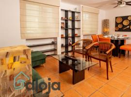 Apartamento amplio en zona ideal a 5min de WALLMART，位于坎昆Cancun Culture Center附近的酒店