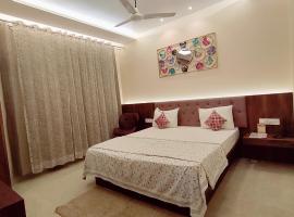 Hotel Luxuria，位于卢迪亚纳的酒店