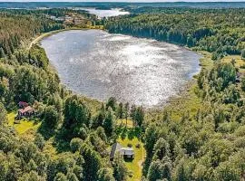 Lakefront Cottage in Torsebo