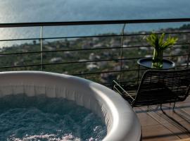 VergaView Luxury House，位于卡拉马塔的带按摩浴缸的酒店
