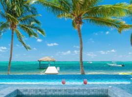 Luxury Cayman Villas，位于浮木村的度假村
