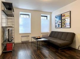 Close to all! 2-room suite in a 1-family townhouse，位于布鲁克林Brooklyn Flea附近的酒店