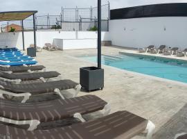 A 15 minutos Granada piscina jacuzzi barbacoa，位于Güevéjar的乡间豪华旅馆