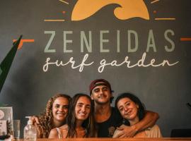 Zeneidas Surf Garden，位于圣塔特蕾莎海滩的青旅