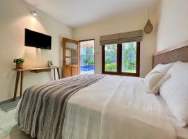 Roots Hotel Senggigi，位于Lajor的酒店