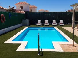 Villa Dwarika, Home Away From Home - Private heated pool，位于卡勒达德福斯特的酒店