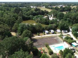 Camping La Venise Du Bocage，位于Nesmy的酒店