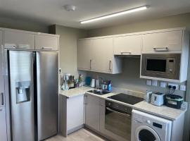 Small,smart,tidy 2 bed apartment，位于戈尔韦Galway-Mayo Institute of Technology附近的酒店