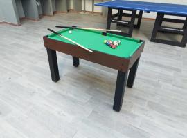 Bm-17 Charming Cartagena Lodge with Shared Pool Terrace，位于卡塔赫纳的木屋