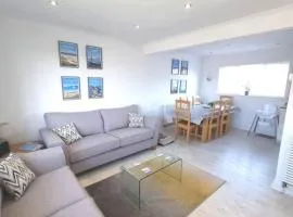 Amazing Beach House, Sleeps 8, Pet Friendly