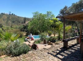 The Stream House - Montes da Ronha，位于赞布热拉-杜马尔的酒店