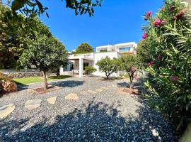 Cute Bodrum Home, Modern 2 plus 1 stand alone house with garden, near the beach，位于博德鲁姆的乡村别墅