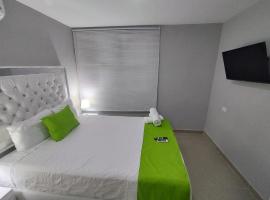 Bm-14G Charming Cartagena Lodge with Shared Pool and Private Terrace，位于卡塔赫纳的木屋