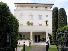 Hotel Nautilus，位于马尔米堡的酒店