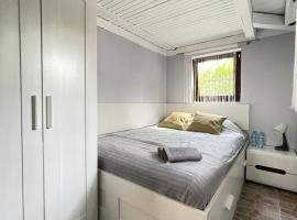 Noclegi nad jeziorem w Puszczy Zielonka，位于Kamińsko的酒店