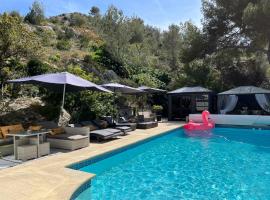 Gîte des Estelles "Alixia"，位于卡瓦永的酒店